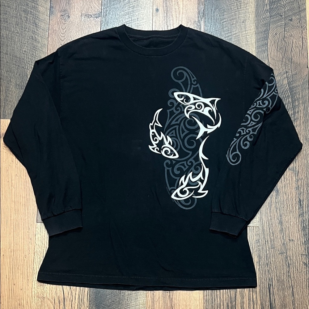 Hawaiian Legend Menʻs XL Black Tribal Shark Graphic Long Sleeve Shirt